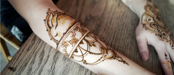 Joanna Cyd Petruczenko: l’henné trasforma le persone in arte vivente